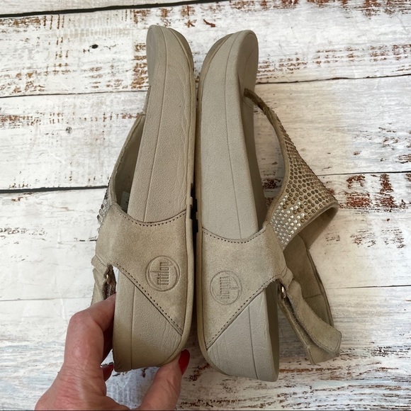 FITFLOP Sandal Flip Flops Taupe Grey & Rhinestone Velcro Back Strap Sz 9 Summer - Picture 4 of 11